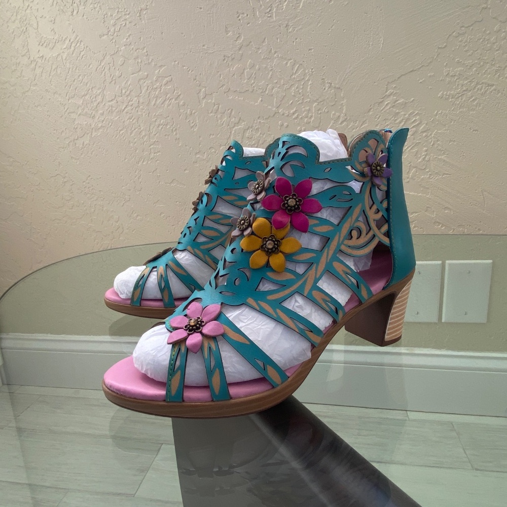 MetCandy Blooming Vine Cutout Floral Sandals size 39 (8.5 to 9)